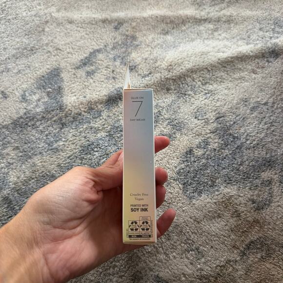 Kiss Press on Nails Voguish Fantasy Medium Length Nails on Point Flowers Floral - Picture 2 of 3